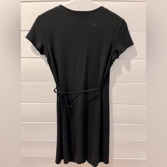 GAP black short-sleeve wrap dress – Size S (Stretch) - Picture 6 of 6